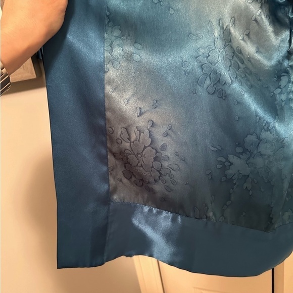 Victoria's Secret Blue Floral Robe - Picture 5 of 10